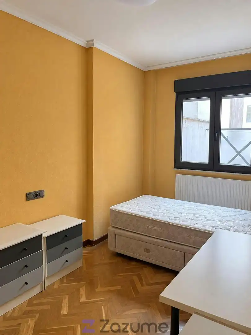 Bedroom of Flat for rent in Salamanca  with Heating, Parquet flooring and Terrace