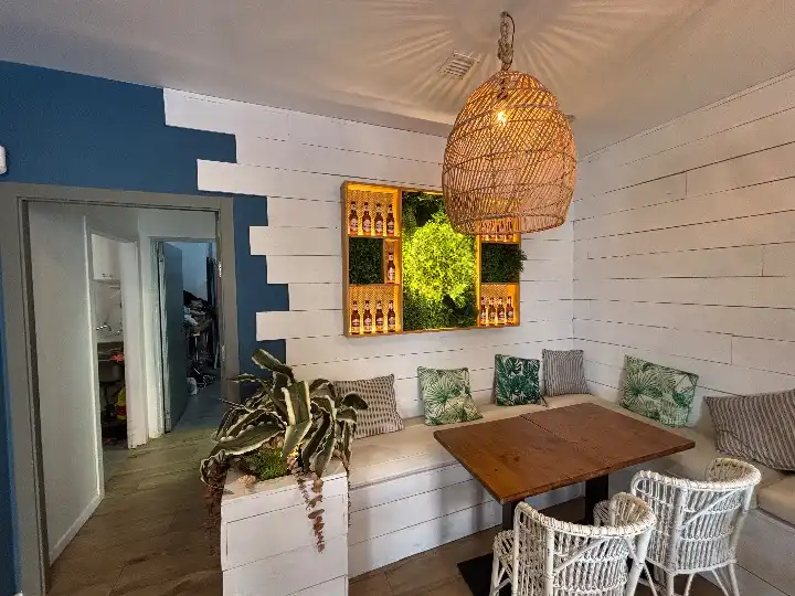 Comedor de Local en traspaso en Madrid con Aire acondicionado, Internet y Alarma