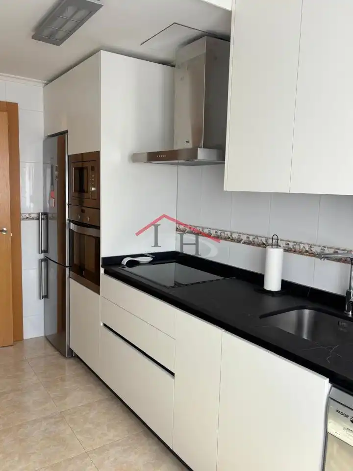 Cocina de Dúplex en venta en San Andrés del Rabanedo con Calefacción, Parquet y Trastero