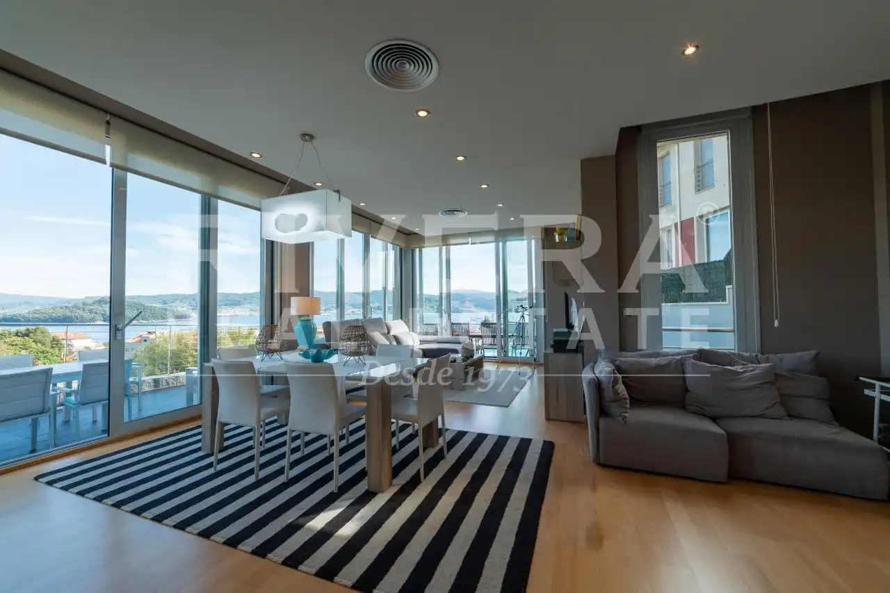 Sala de estar de Casa o chalet en venta en Poio con Calefacción, Jardín privado y Terraza
