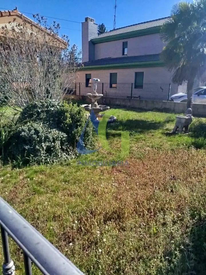 Houses for sale in Villaquilambre  with Heating and Private garden