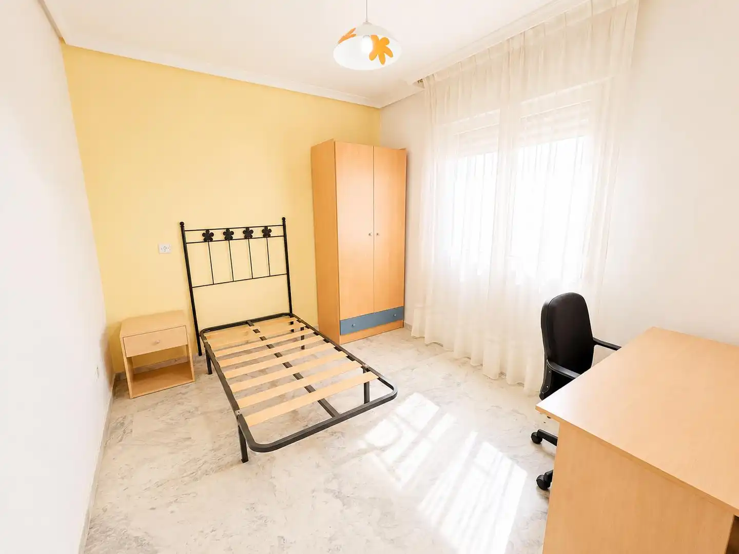 Habitación de Piso en venta en Ciudad Real con Calefacción, Amueblado y Horno
