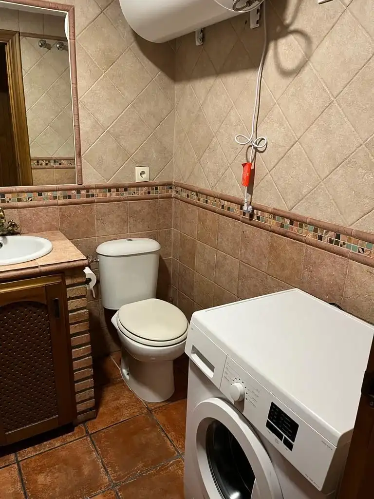 Baño de Apartamento de alquiler en Algeciras con Aire acondicionado, Jardín privado y Amueblado