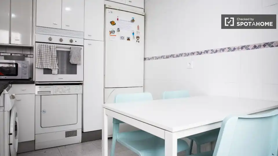 Kitchen of Flat for share in Moncloa - Aravaca