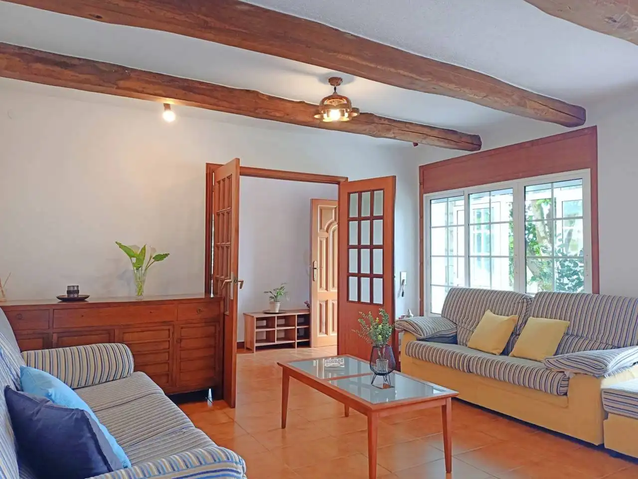 Sala de estar de Casa o chalet en venta en Oleiros con Calefacción