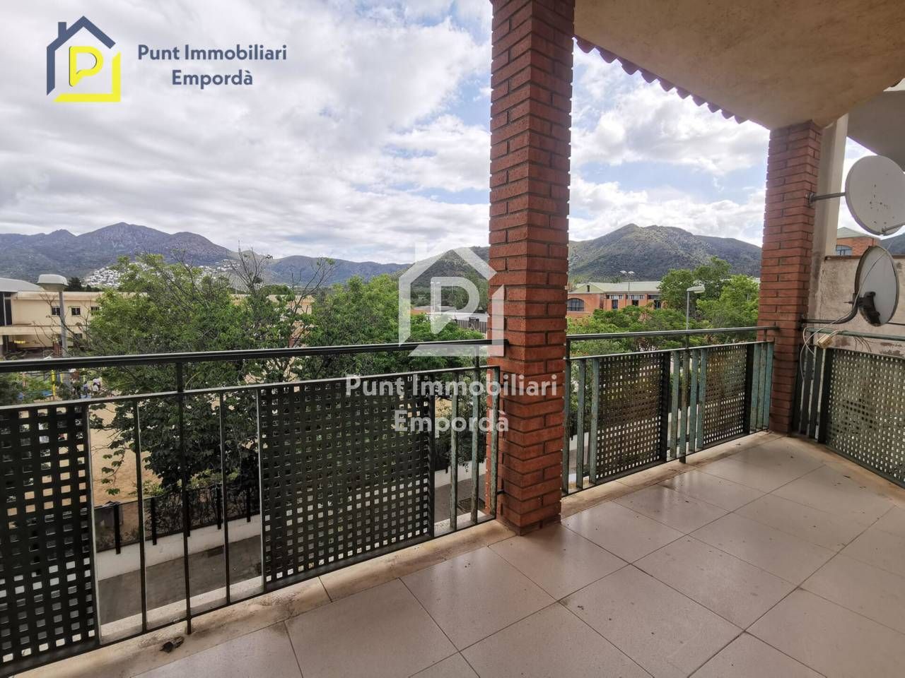 Vista exterior de Casa o xalet en venda en Roses amb Calefacció i Terrassa