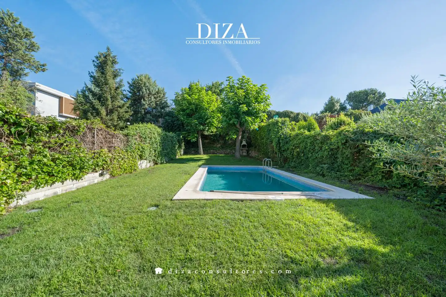 Swimming pool of Detached homes for rent in Madrid  with Air Conditioner, Heating and Private garden