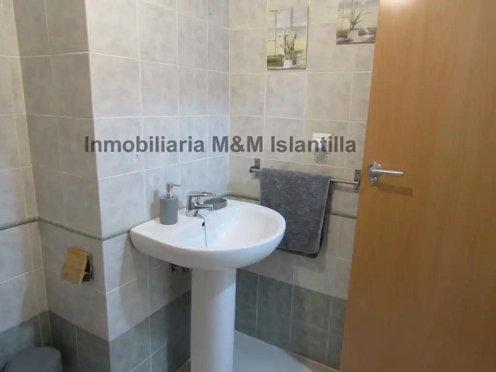 Baño de Piso en venta en Isla Cristina con Terraza, Horno y Lavadora