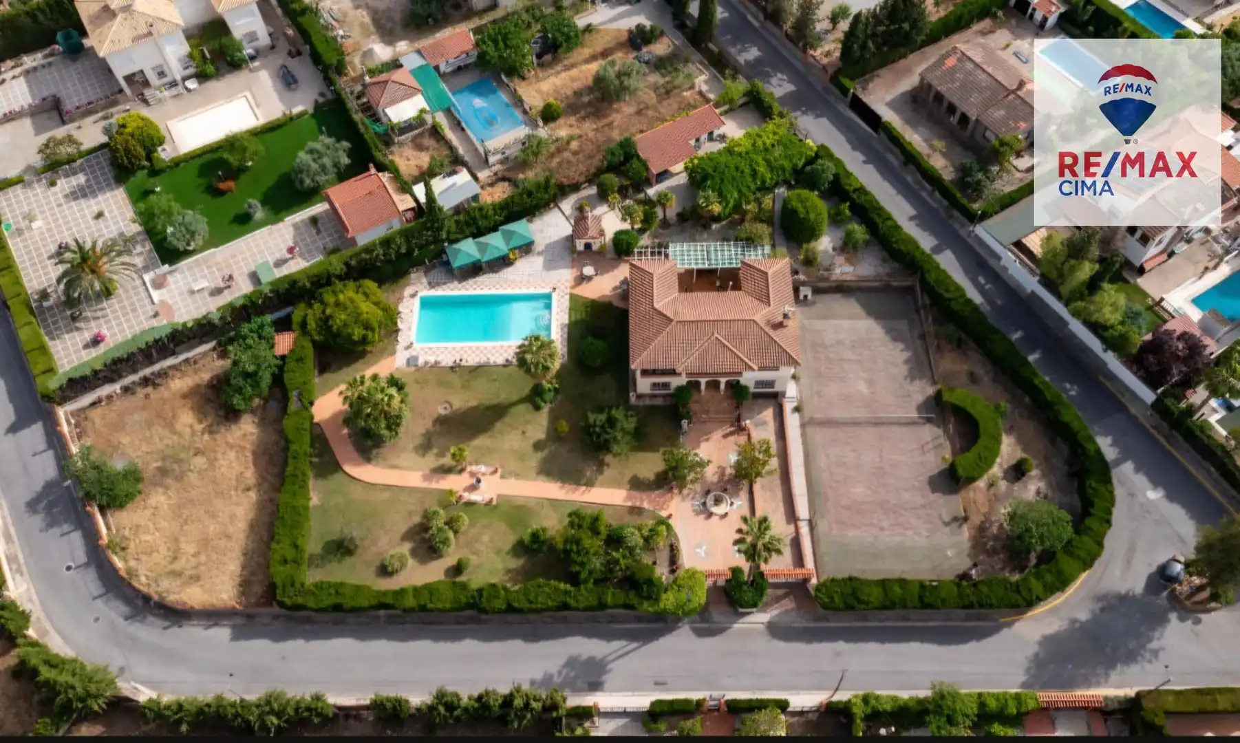 Xalet amb terrassa en venda a Calle Urbanización los Alijares 40