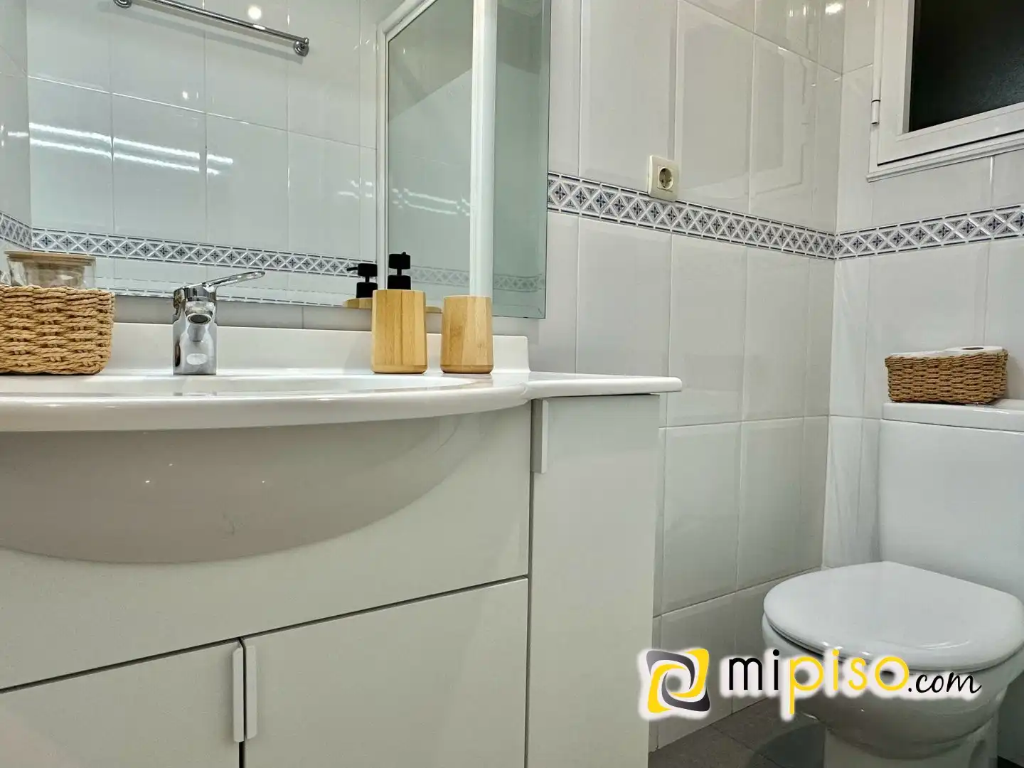 Bathroom of Flat for sale in Laredo  with Furnished