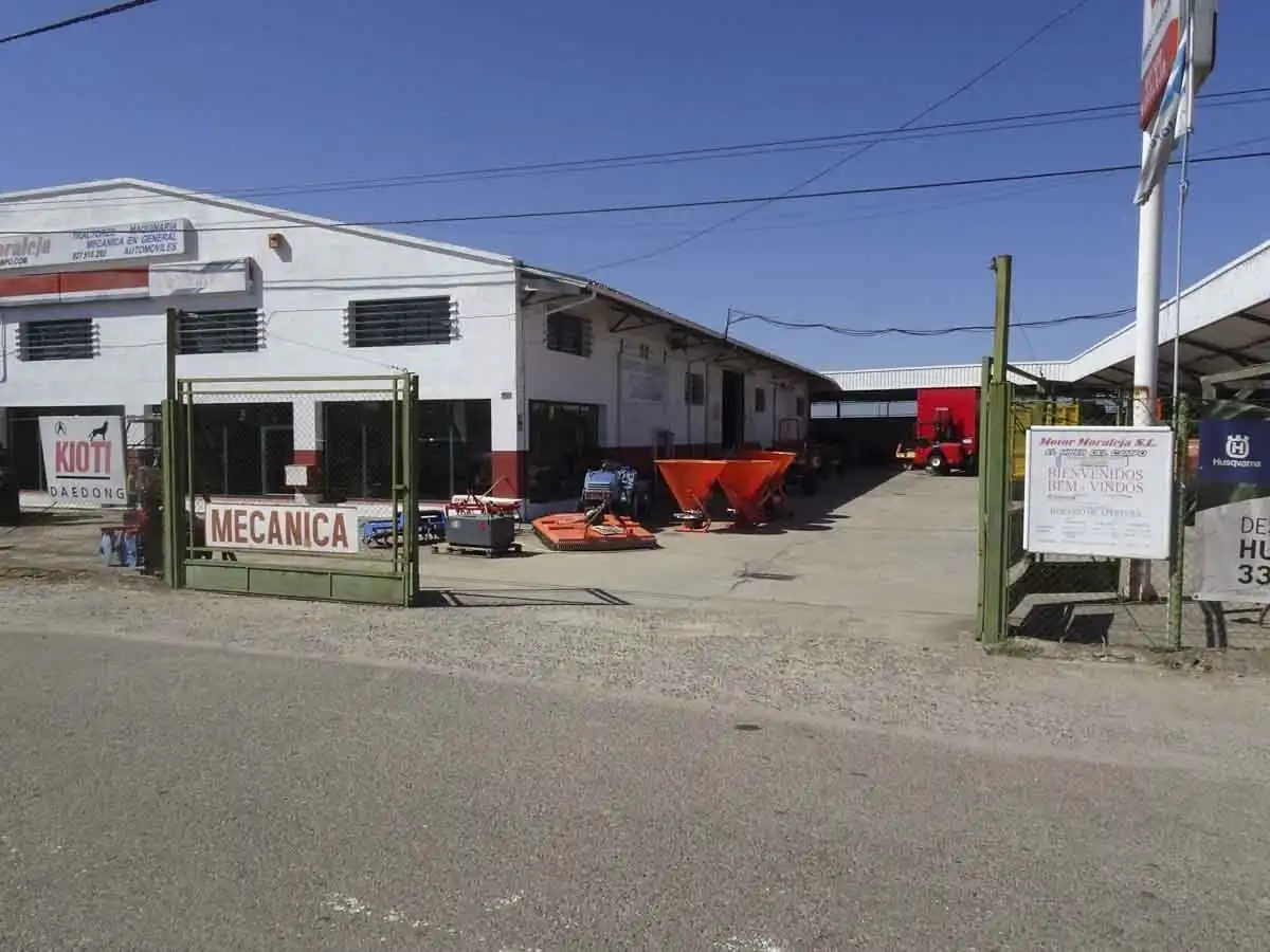 Locale commerciale in affitto a Moraleja