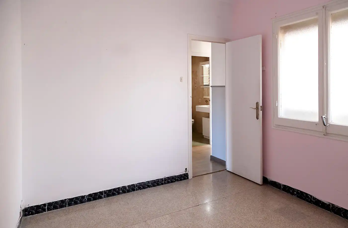 Wohnung zum Verkauf in Barcelona mit Balkon und Alarm