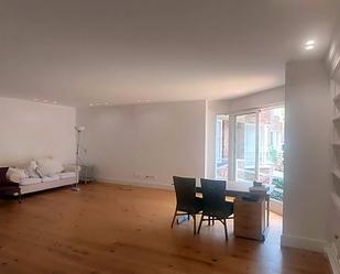 Living room of Flat to rent in  Madrid Capital  with Air Conditioner, Heating and Balcony