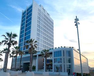 Vista exterior de Apartament en venda en Badalona amb Aire condicionat, Piscina i Balcó