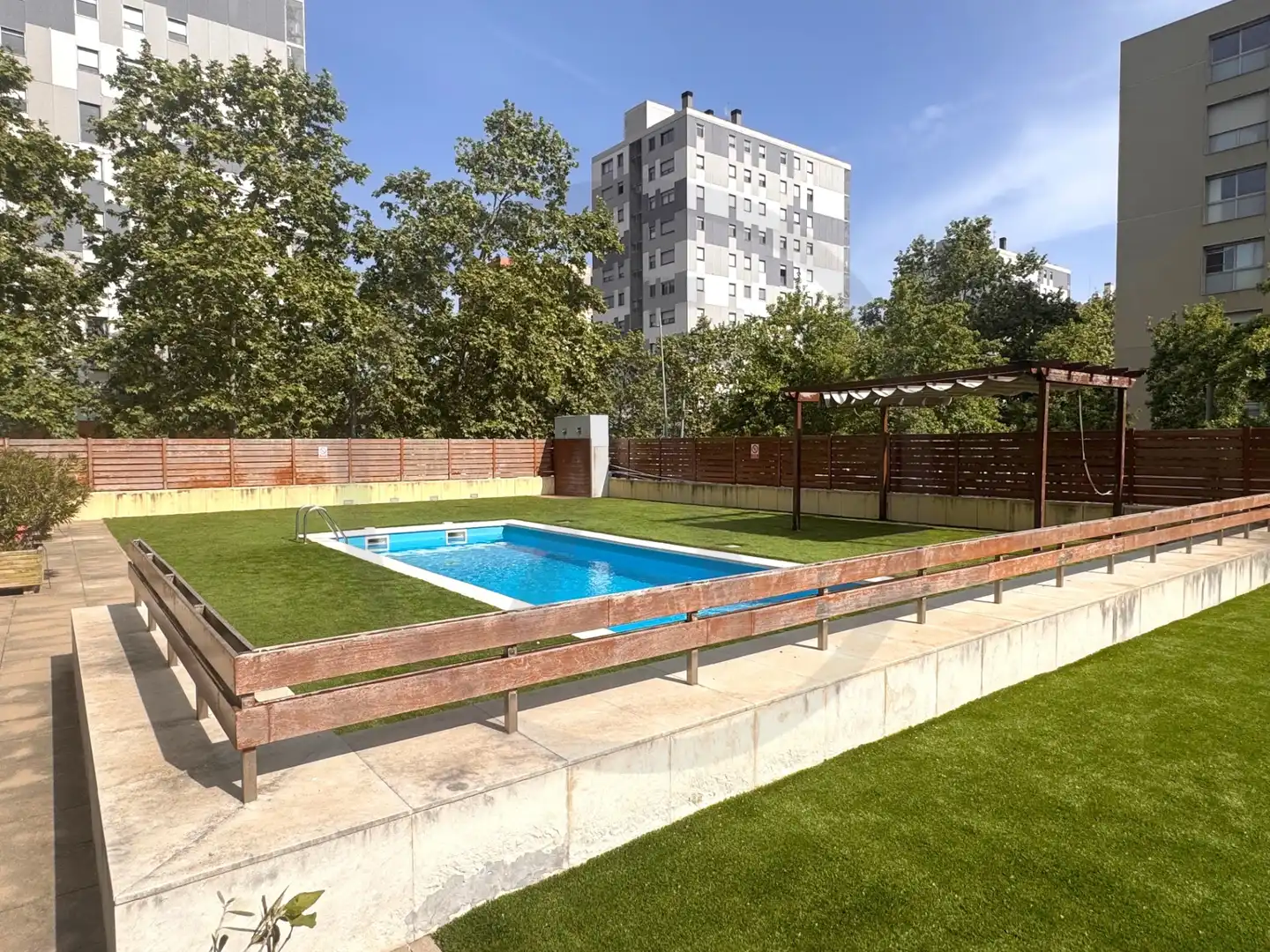 Piscina de Piso en venta en Terrassa con Aire acondicionado, Calefacción y Jardín privado