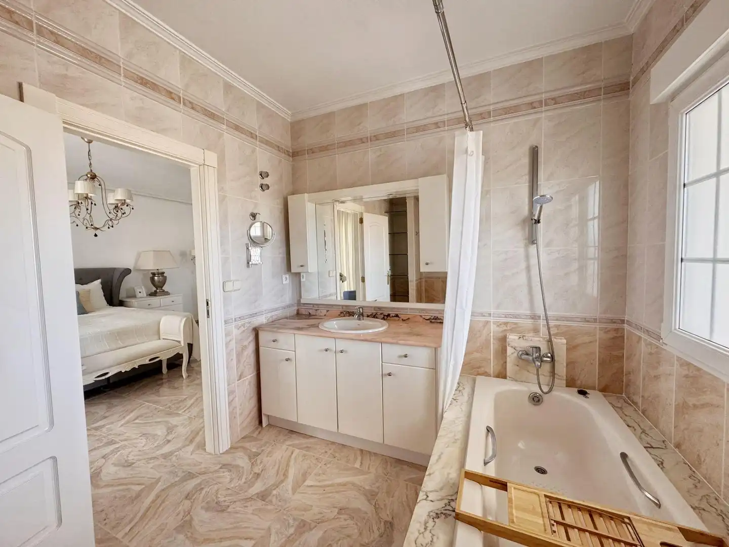 Baño de Casa o chalet de alquiler en La Nucia con Aire acondicionado, Jardín privado y Piscina