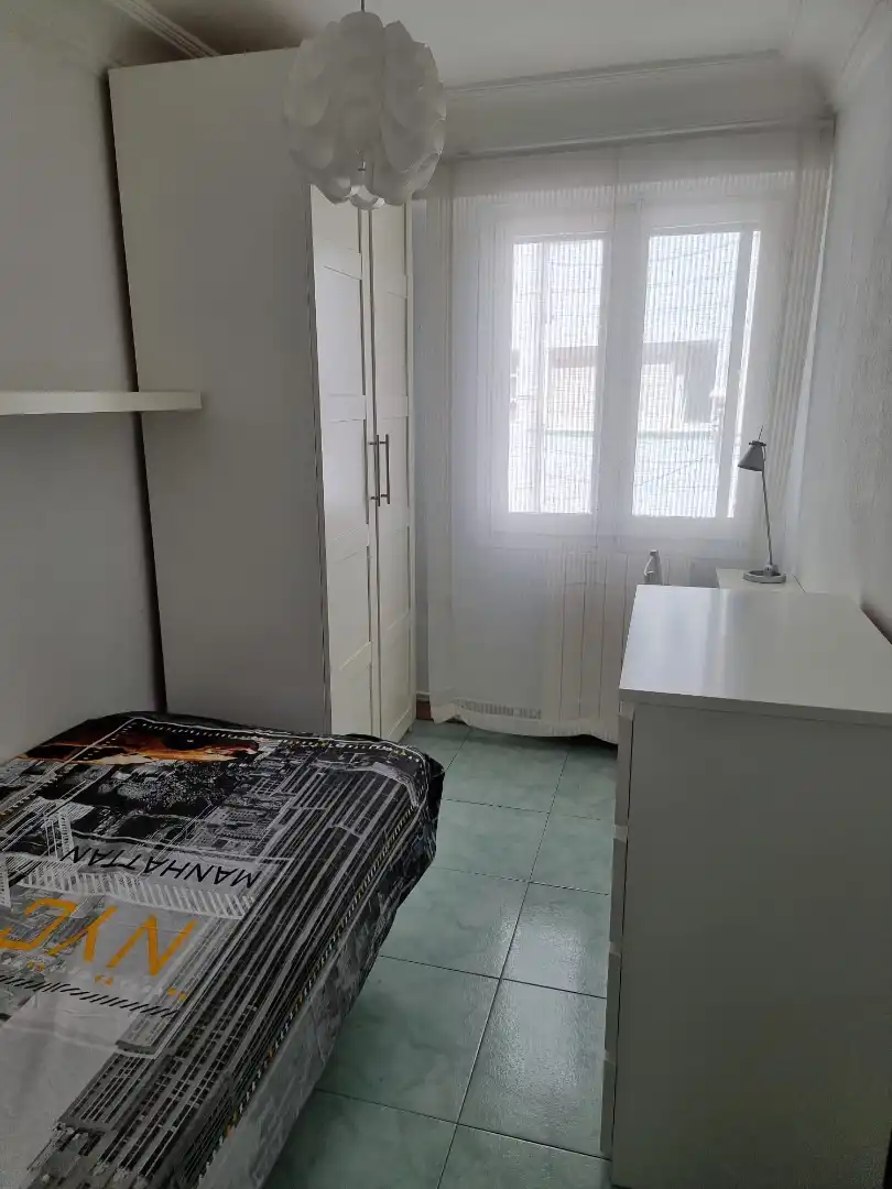 Habitación de Piso de alquiler en Zaragoza con Calefacción, Amueblado y Horno