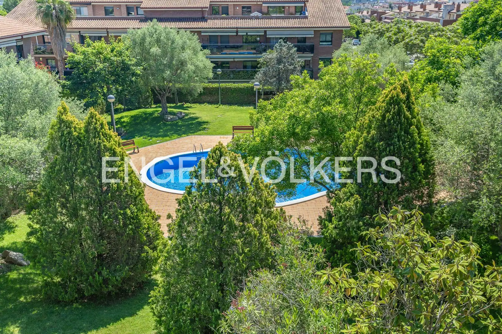 Exterior view of Flat for sale in Sant Cugat del Vallès  with Heating, Private garden and Parquet flooring