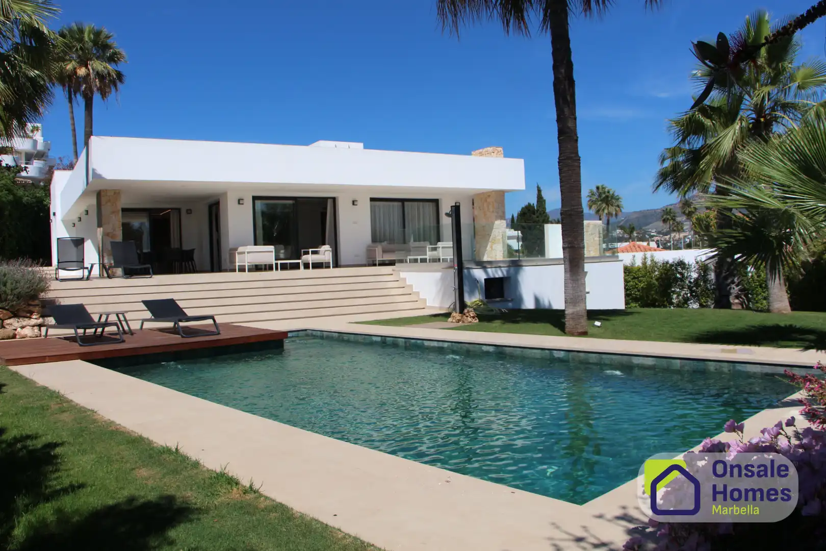 Chalet con piscina en venta en Urbanización Guadalmina Alta