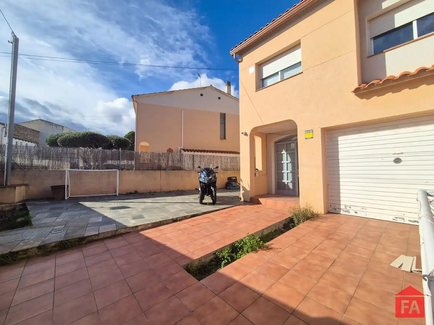 Vista exterior de Casa adosada en venta en Albinyana con Calefacción, Terraza y Piscina