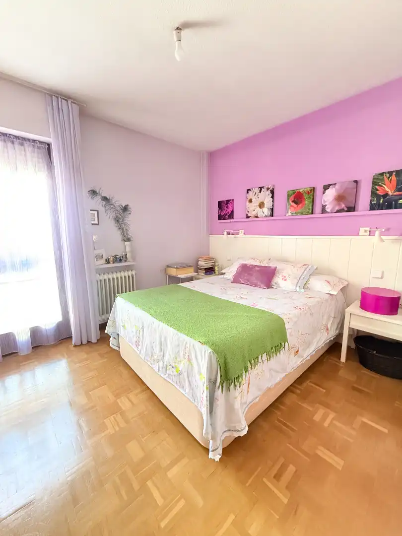 Habitación de Casa adosada en venta en San Sebastián de los Reyes con Aire acondicionado, Calefacción y Jardín privado