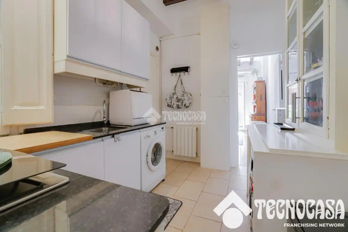 Küche von Wohnung zum Verkauf in Barcelona mit Klimaanlage und Heizung