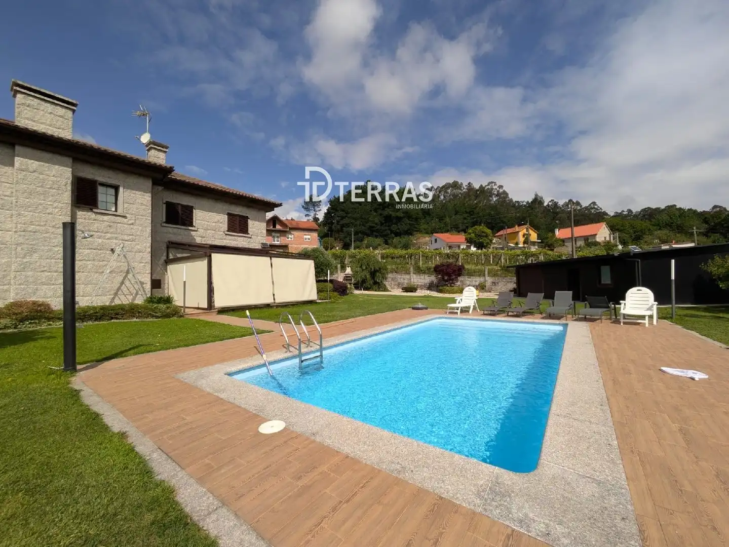 Piscina de Casa o xalet en venda en Barro amb Calefacció, Jardí privat i Traster