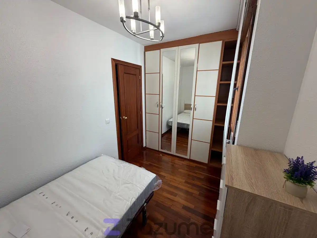 Bedroom of Flat for rent in Santander  with Heating, Parquet flooring and Storage room