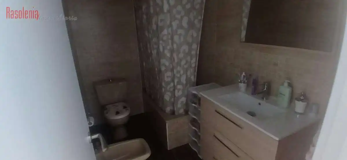 Baño de Piso en venta en Cambre  con Calefacción, Trastero y Amueblado