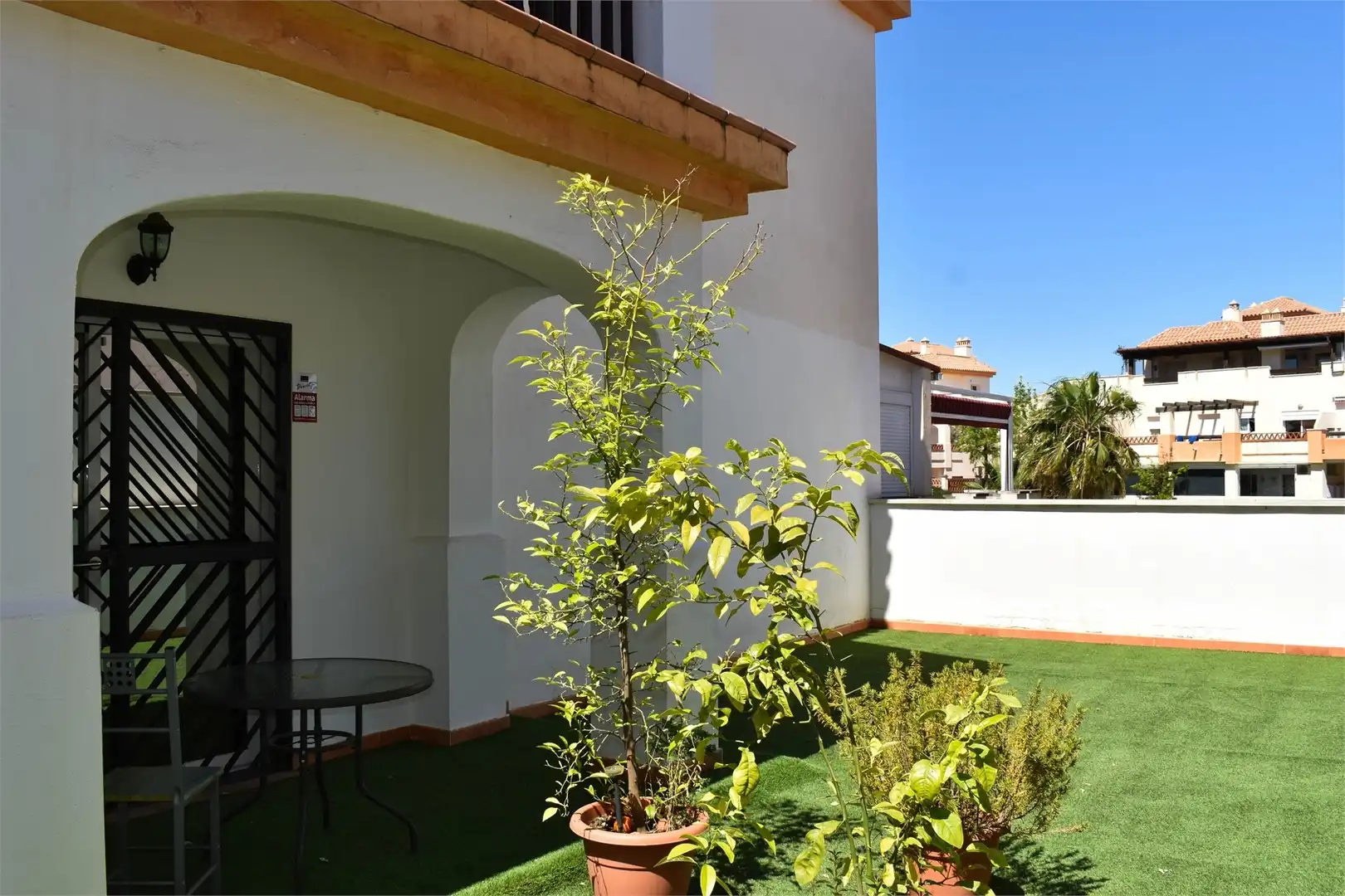 Jardín de Planta baja en venta en Vélez-Málaga con Aire acondicionado, Terraza y Piscina comunitaria