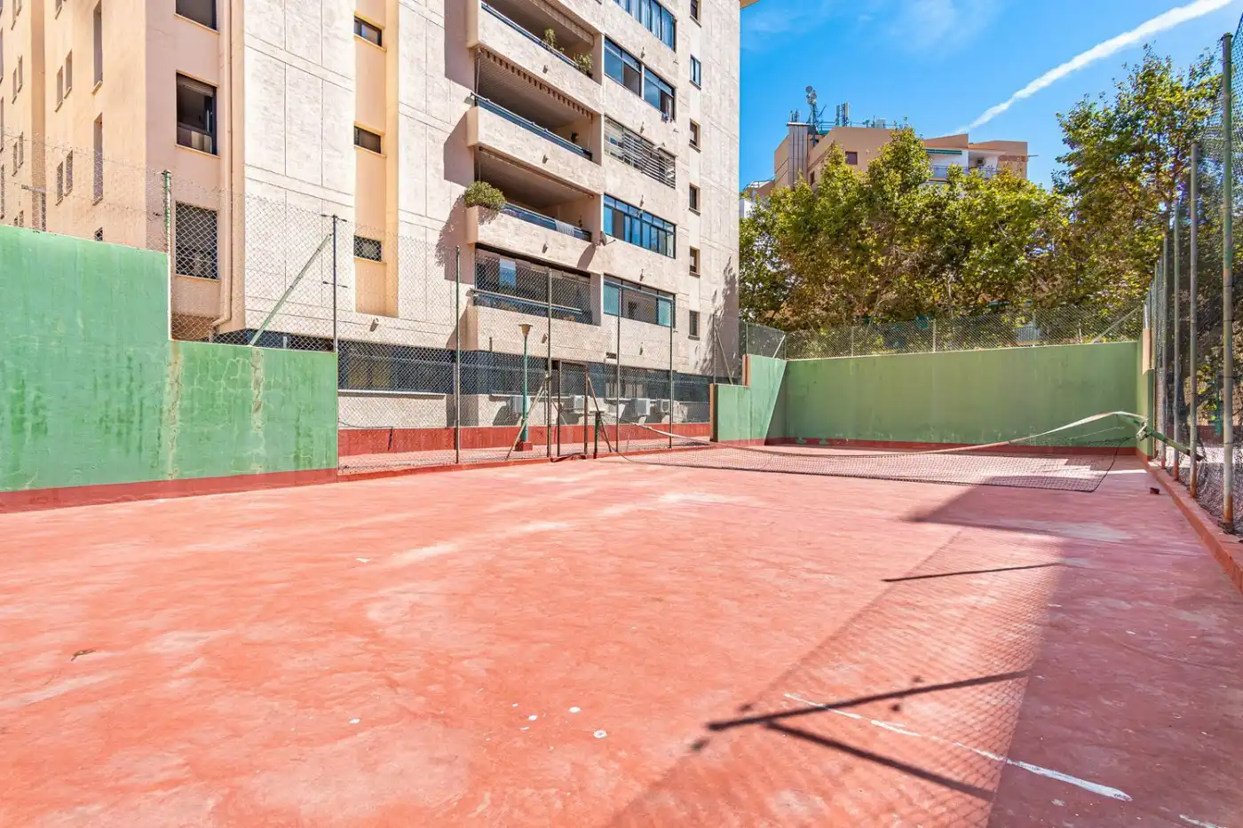 Exterior view of Garage for sale in Marbella