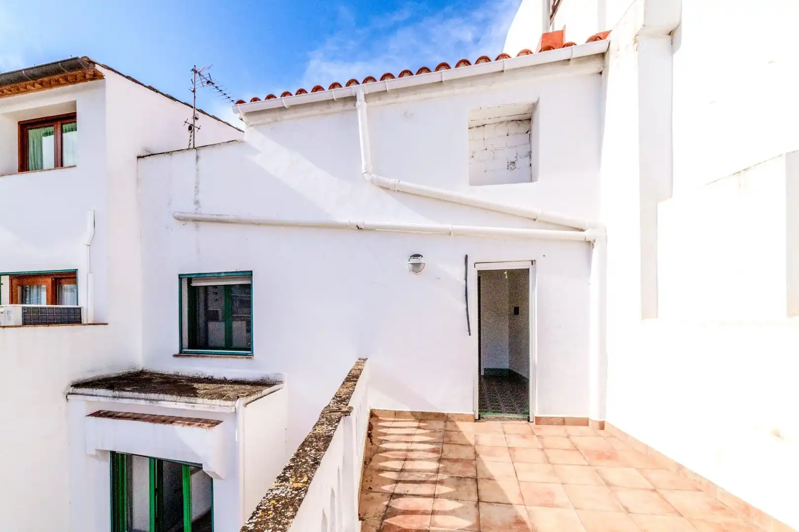 Außenansicht von Haus oder Chalet zum Verkauf in Vilanova i la Geltrú mit Klimaanlage, Heizung und Terrasse