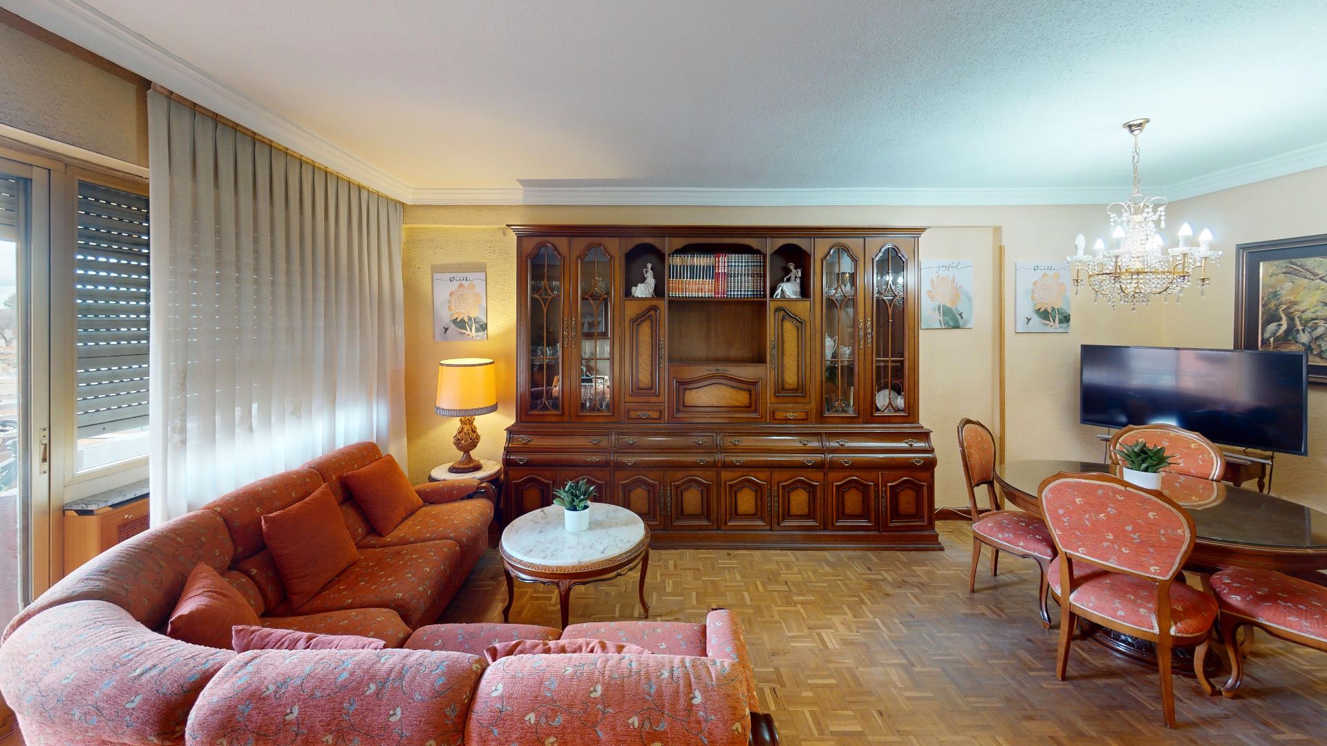 Living room of Flat for sale in  Madrid Capital  with Heating, Private garden and Parquet flooring