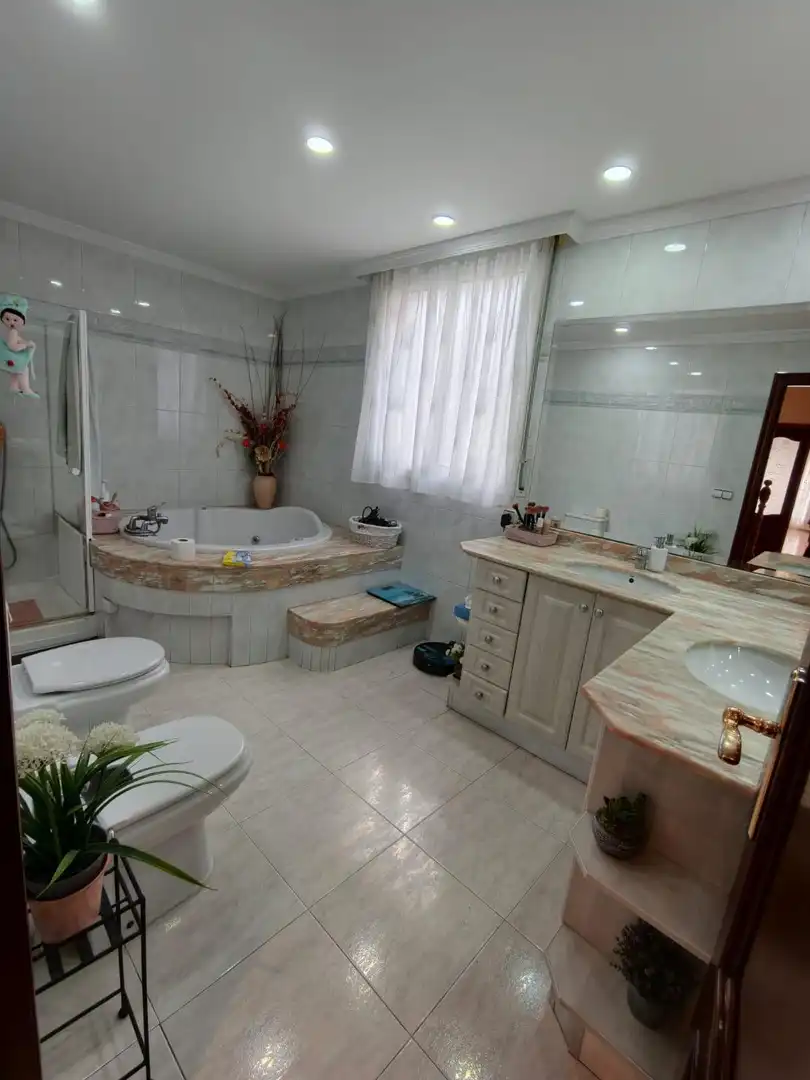 Bany de Casa o xalet en venda en Valls amb Aire condicionat, Calefacció i Jardí privat
