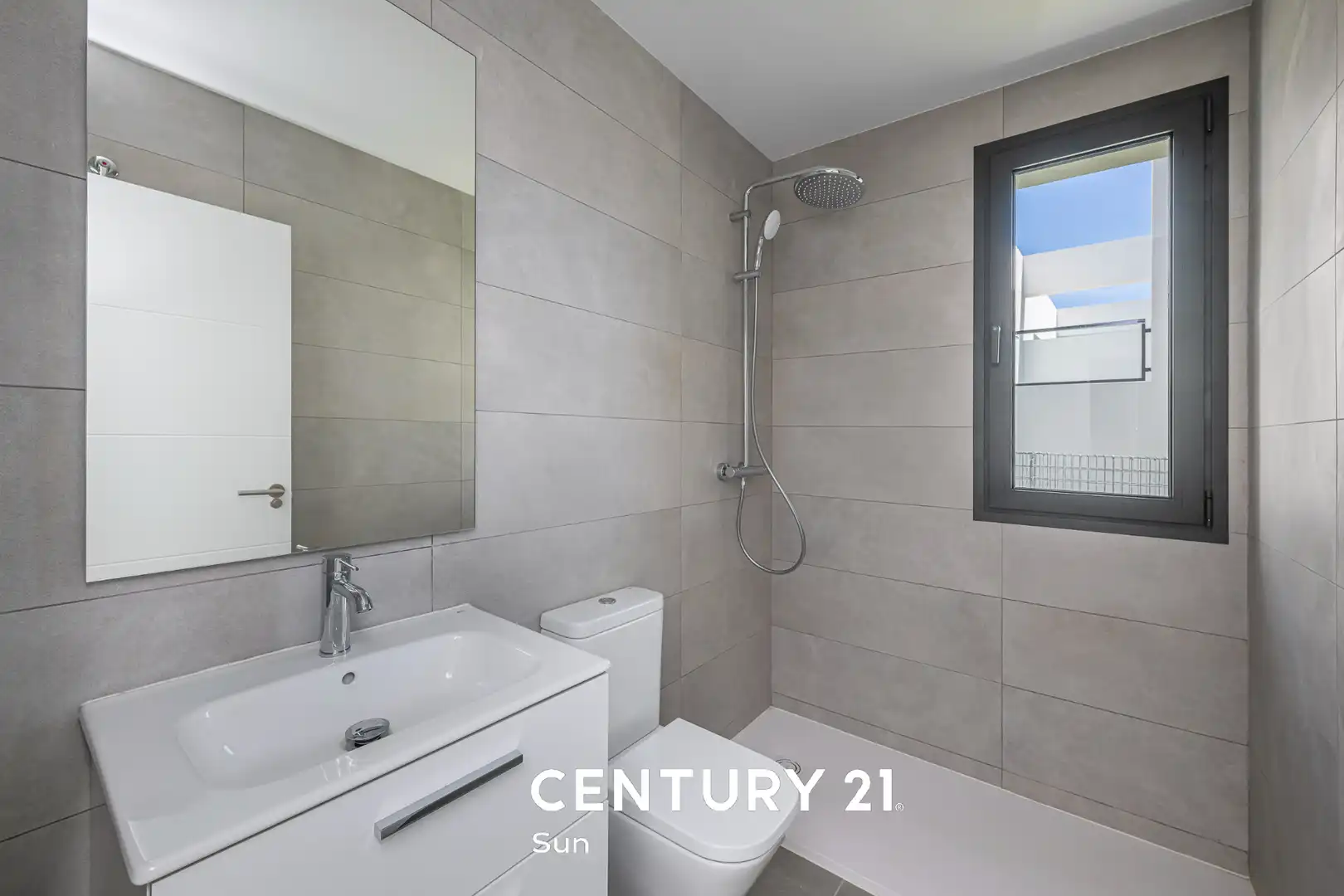 Baño de Casa adosada en venta en Mijas con Aire acondicionado, Calefacción y Jardín privado