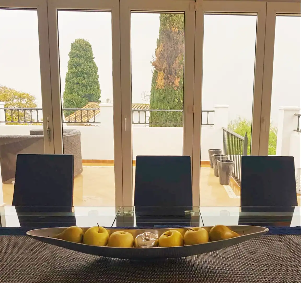 Menjador de Casa o xalet en venda en Alhaurín de la Torre amb Aire condicionat, Jardí privat i Terrassa