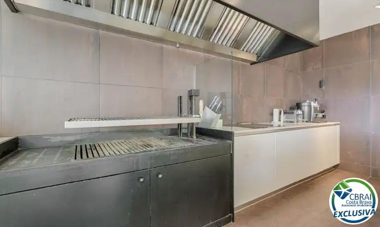 Cuina de Casa o xalet en venda en La Jonquera amb Aire condicionat, Calefacció i Jardí privat
