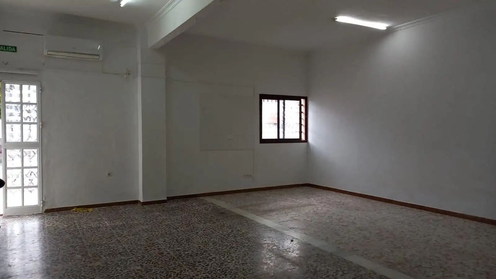 Local de alquiler en Las Torres - Constelaciones