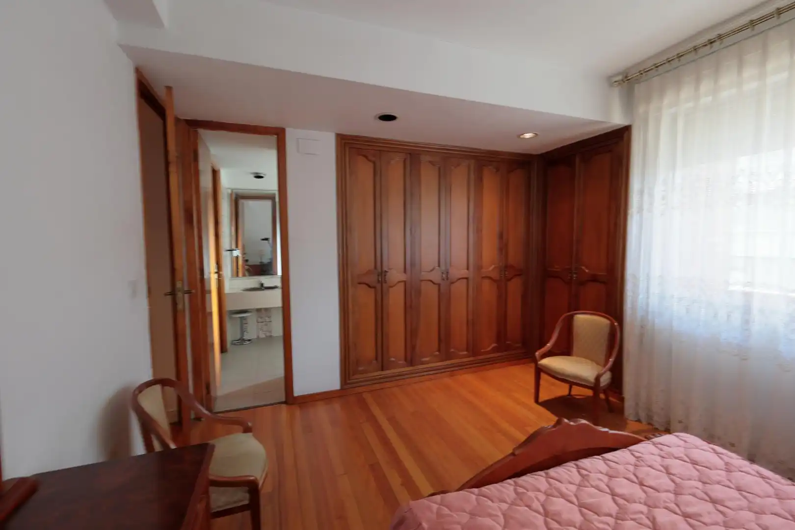 Habitación de Casa adosada en venta en O Barco de Valdeorras   con Calefacción, Piscina y Balcón
