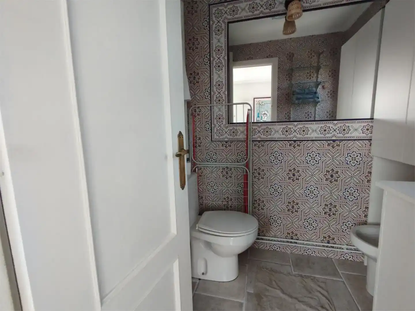 Baño de Apartamento de alquiler en Laredo con Amueblado, Lavadora y Microondas