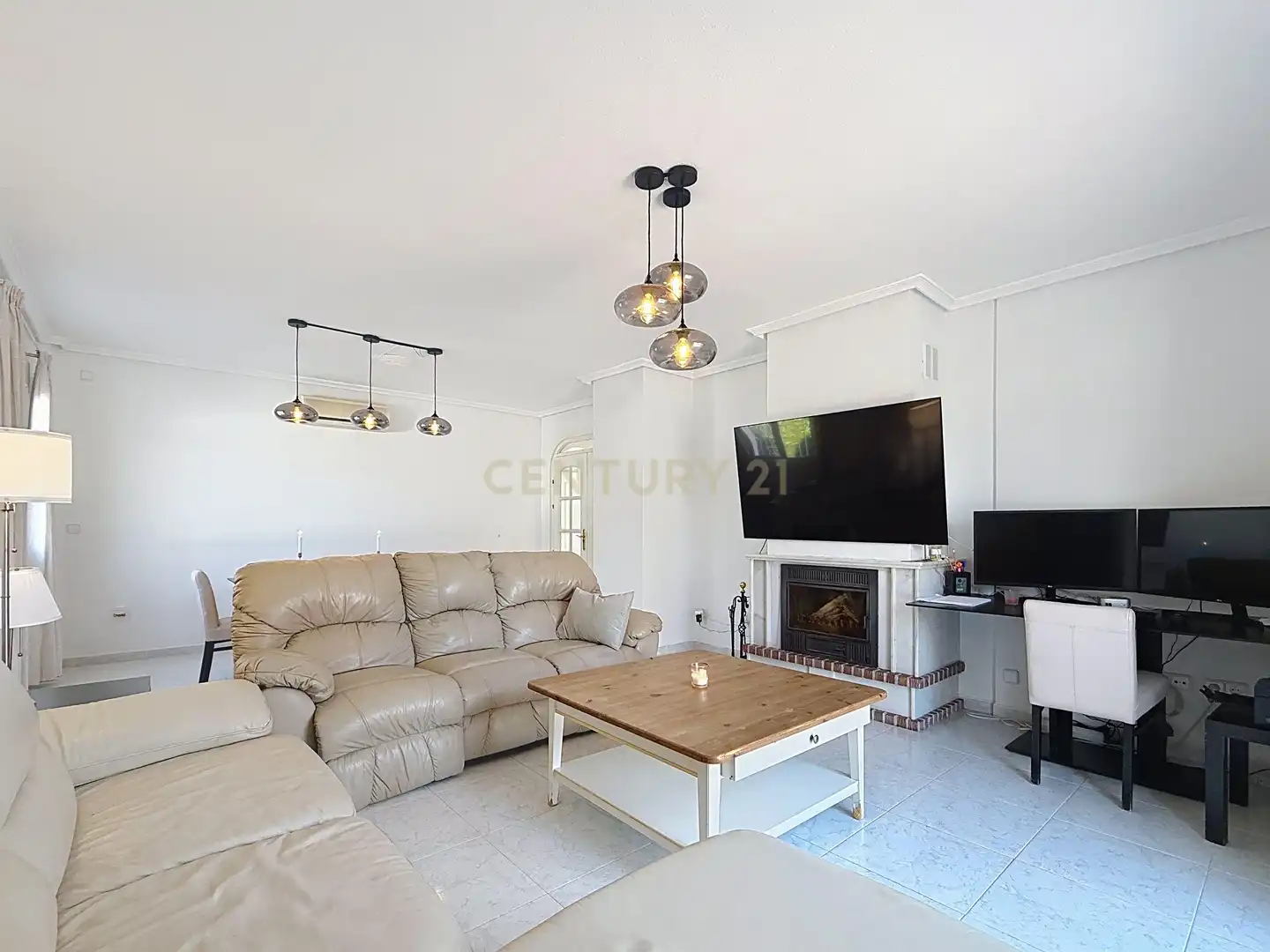 Sala d'estar de Casa o xalet en venda en Orihuela amb Jardí privat, Traster i Piscina