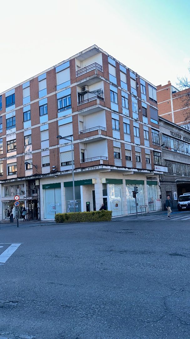 Vista exterior de Pis en venda en Medina del Campo amb Calefacció, Terrassa i Forn