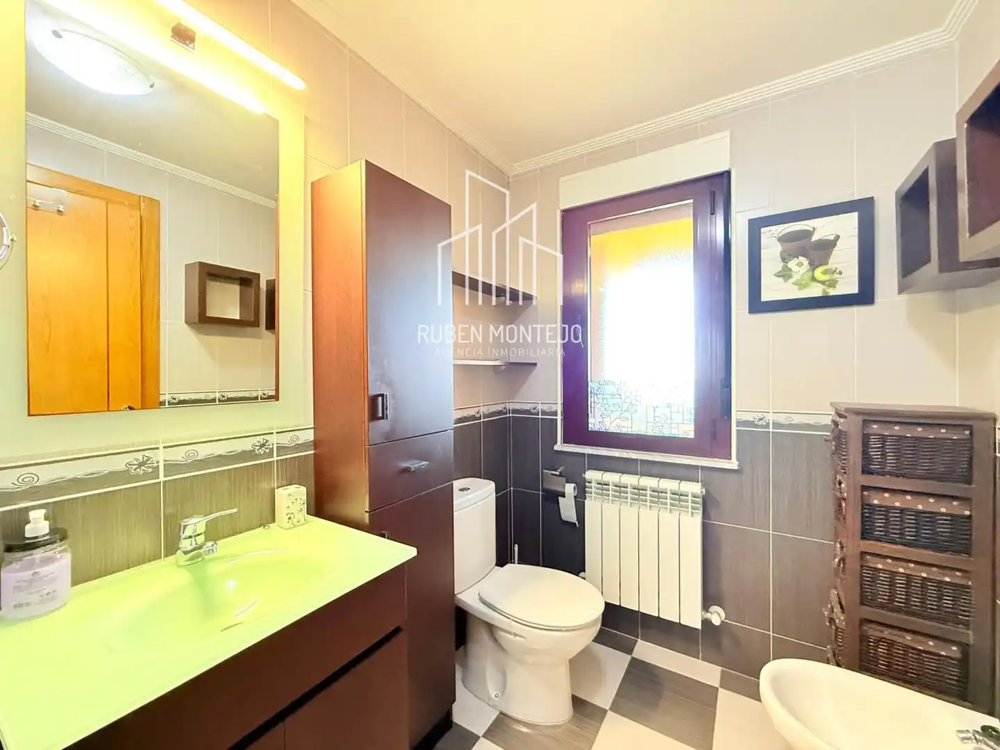 Baño de Casa adosada en venta en Galindo y Perahuy con Calefacción, Jardín privado y Terraza