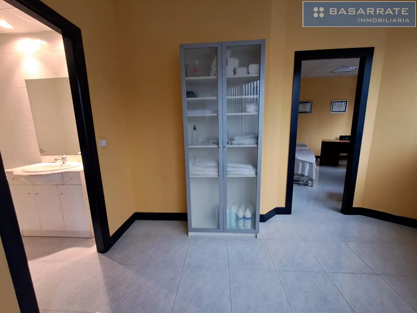 Bathroom of Commercial properties for sale in Bilbao   with Air Conditioner, Furnished and Internet