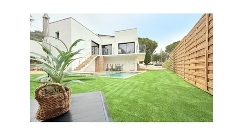 VILLA REFORMADA CON PISCINA Y LICENCIA TURÍSTICA