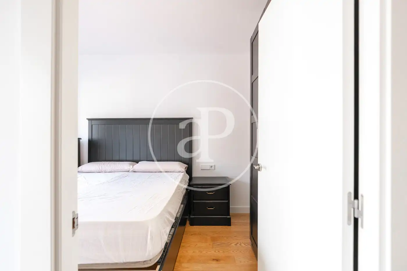 Schlafzimmer von Wohnung zum Verkauf in Barcelona mit Klimaanlage, Heizung und Terrasse