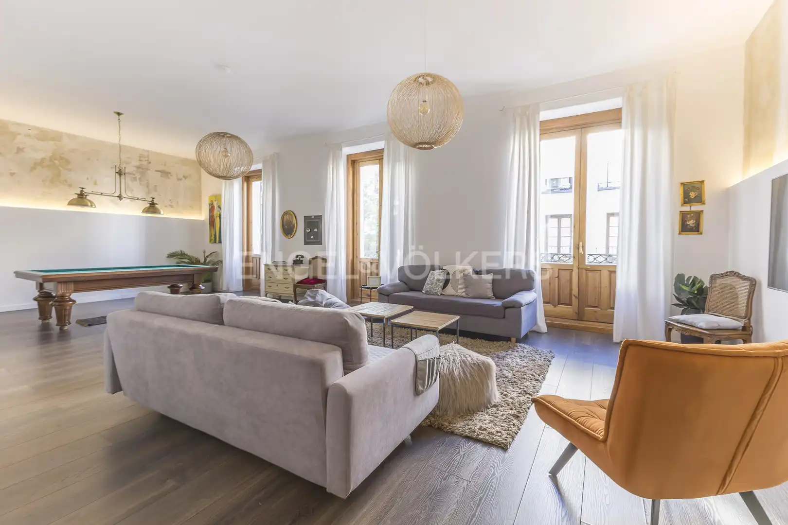 Living room of Flat for rent in Madrid  with Heating, Furnished and Balcony