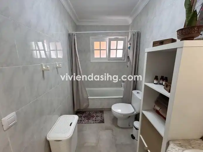 Badezimmer von Einfamilien-Reihenhaus zum Verkauf in La Orotava mit Terrasse und Balkon