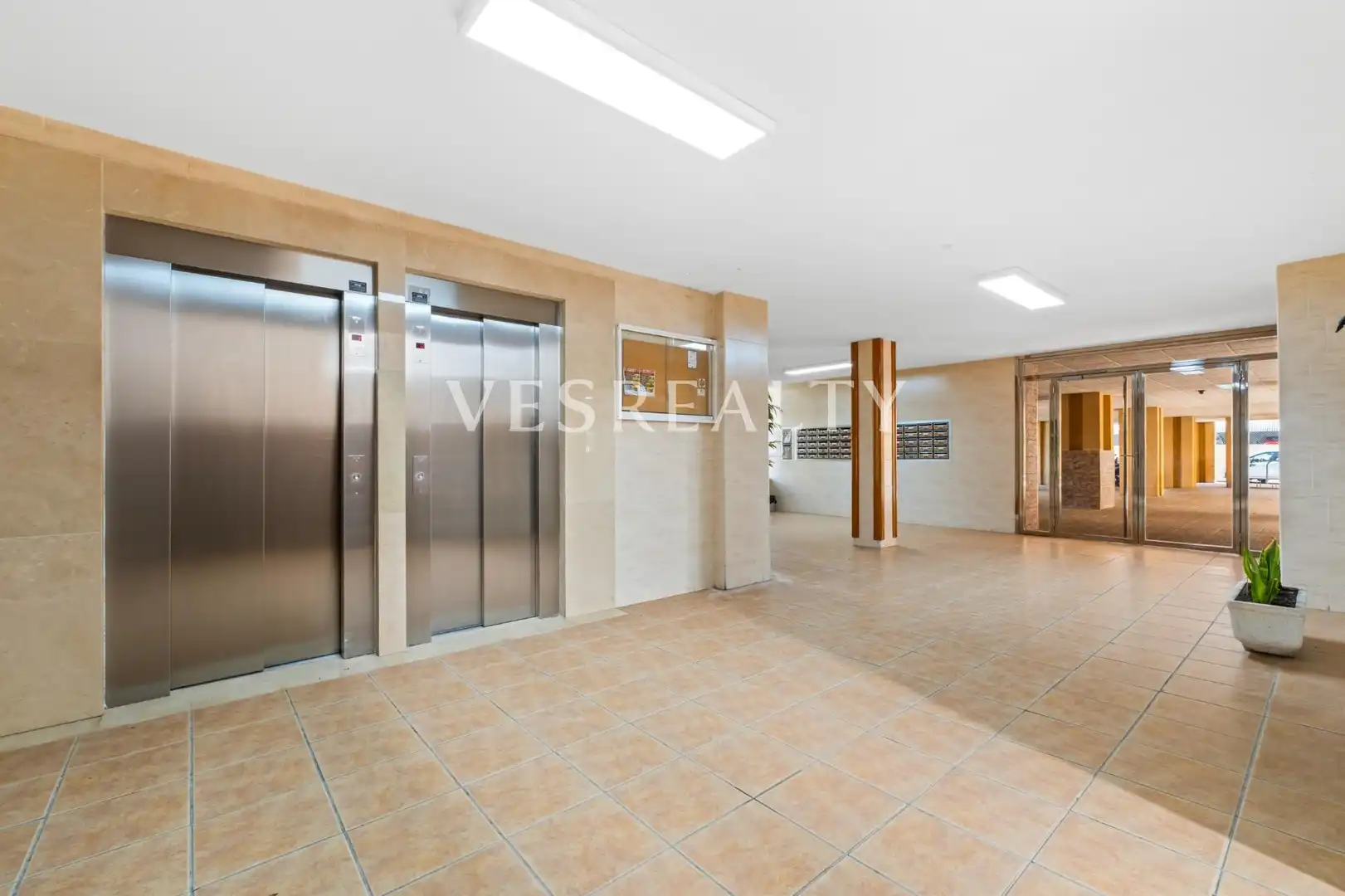 Piso en venta en Alicante / Alacant con Aire acondicionado y Piscina comunitaria