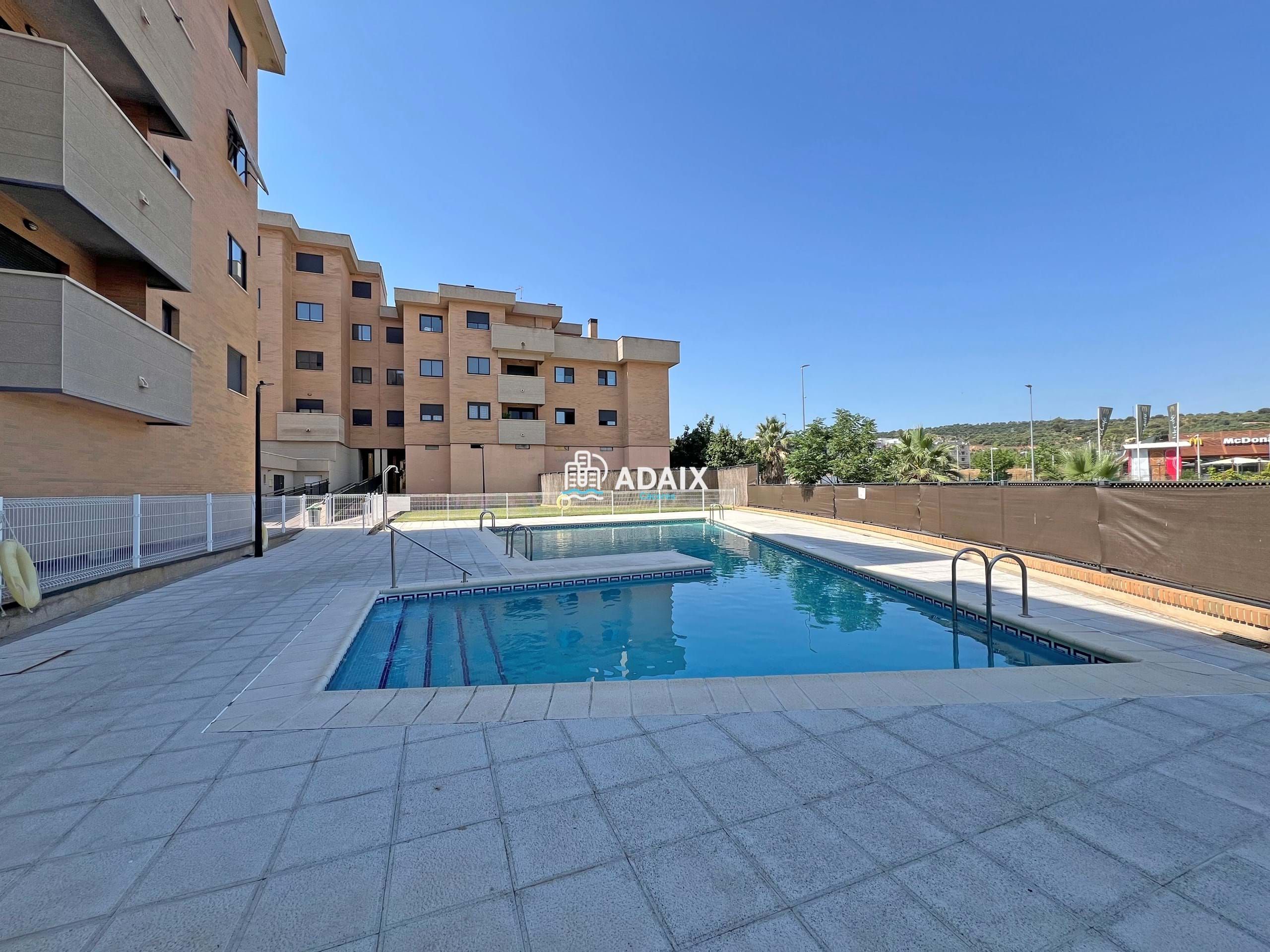 Swimming pool of Flat to rent in Cáceres Capital  with Air Conditioner, Heating and Terrace